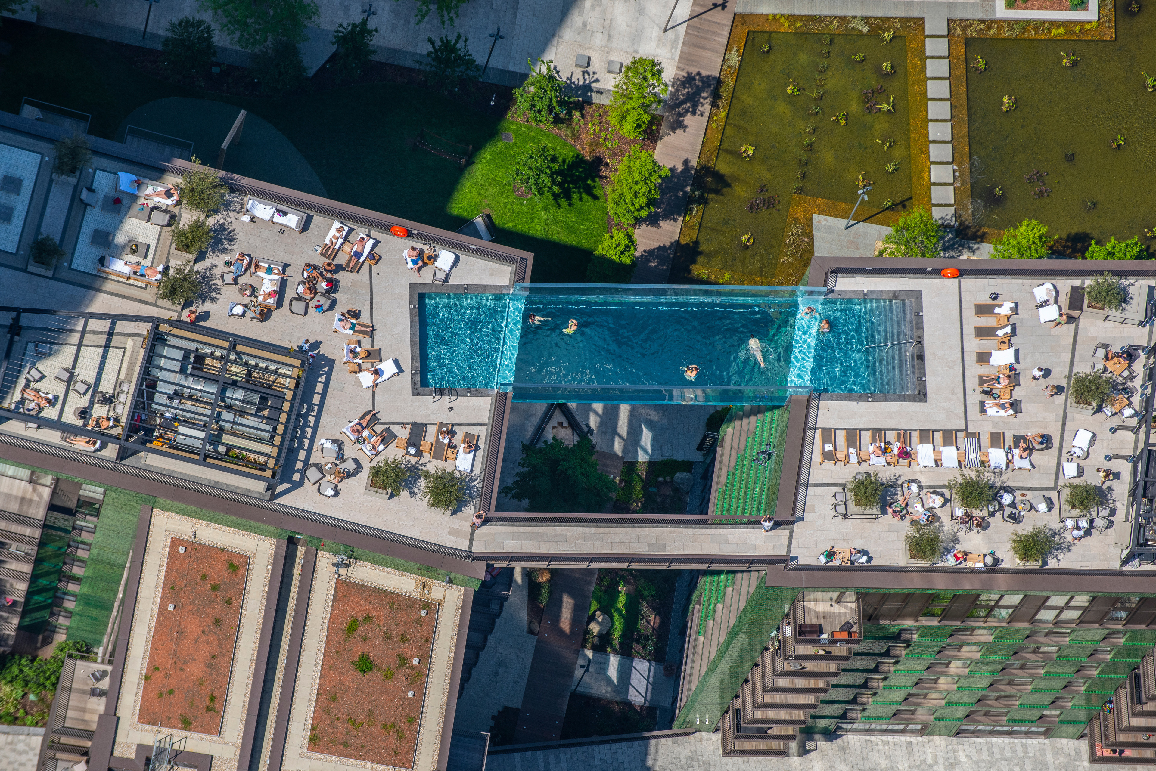 Atlas Concorde_Sky Pool Embassey Gardens_UK_009