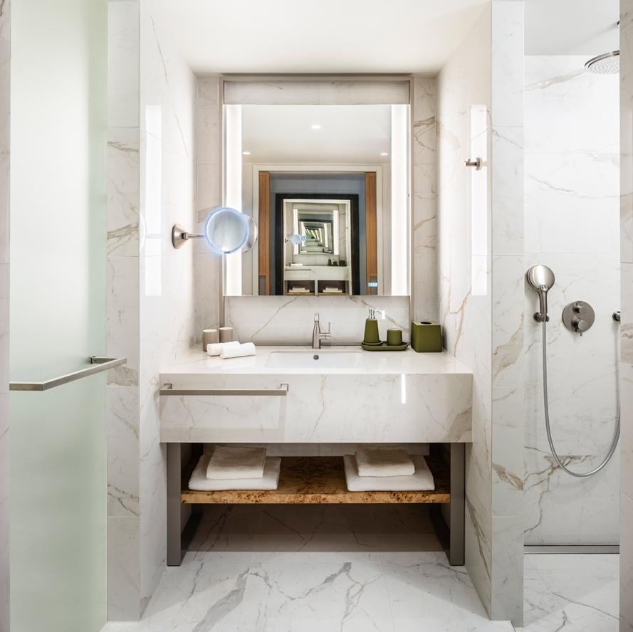 King Bed With Balcony Deluxe Bathroom