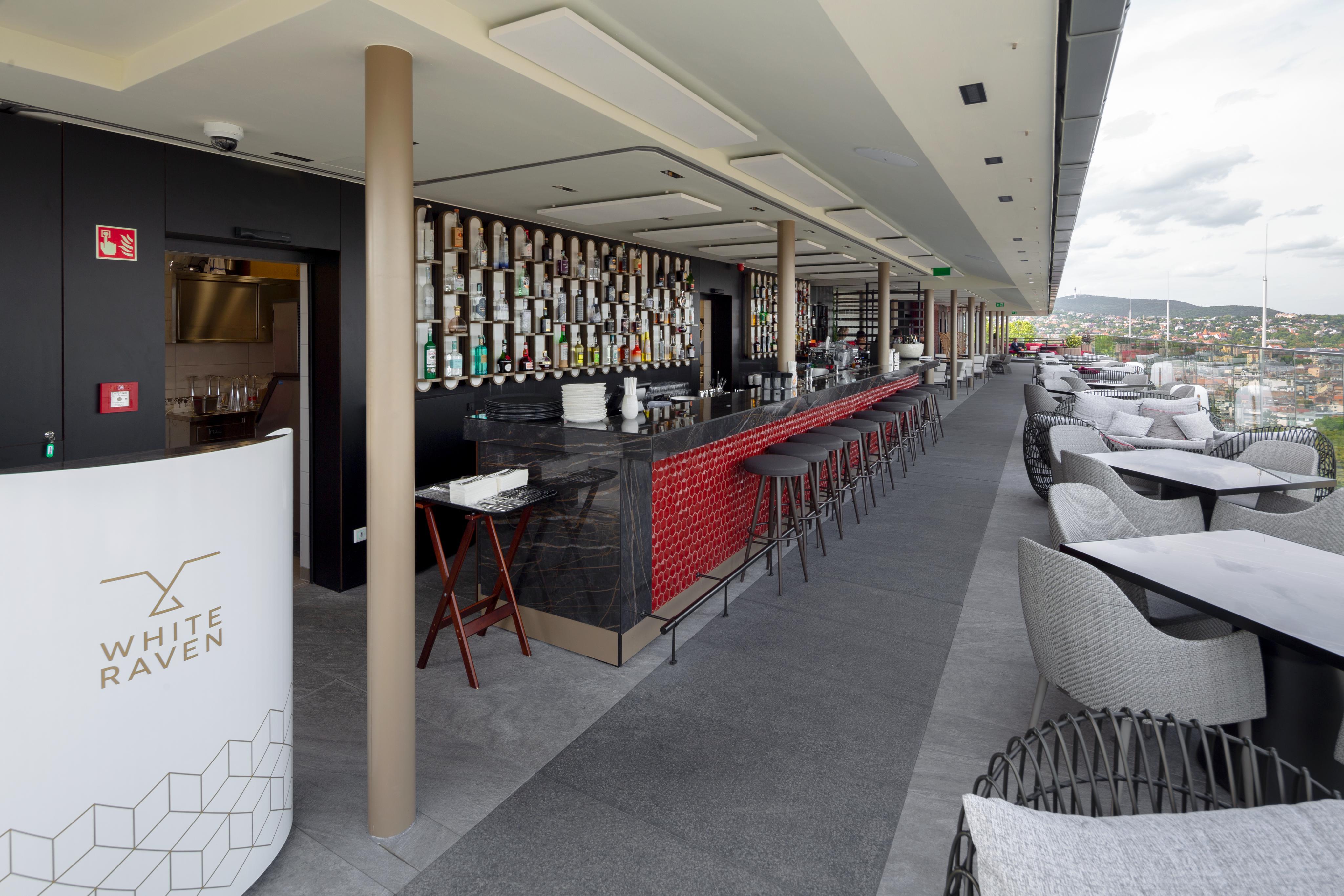 Atlas Concorde_Hilton Sky Bar_Hungary_013