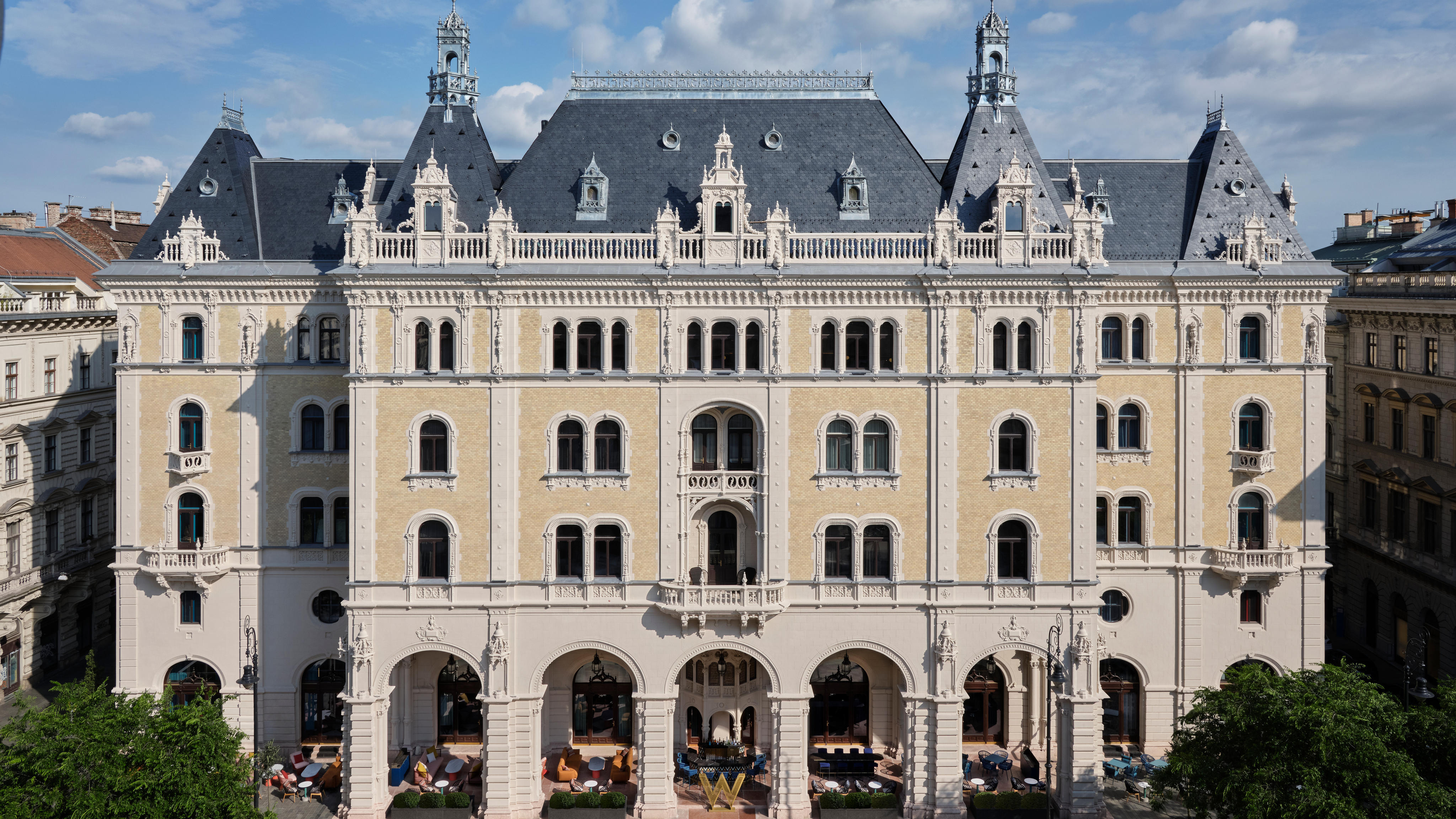 HALO - W Budapest - Exterior