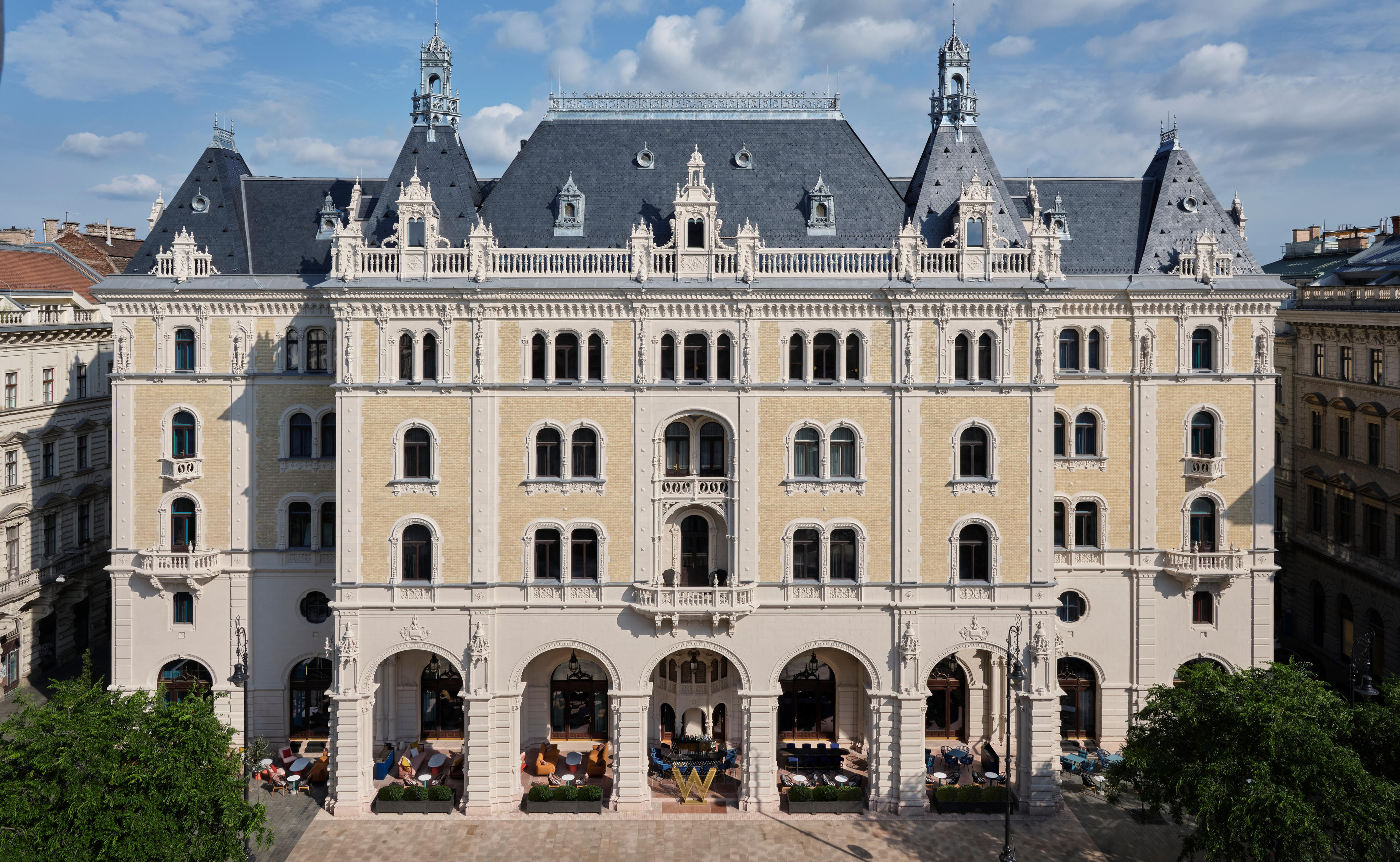 HALO - W Budapest - Exterior