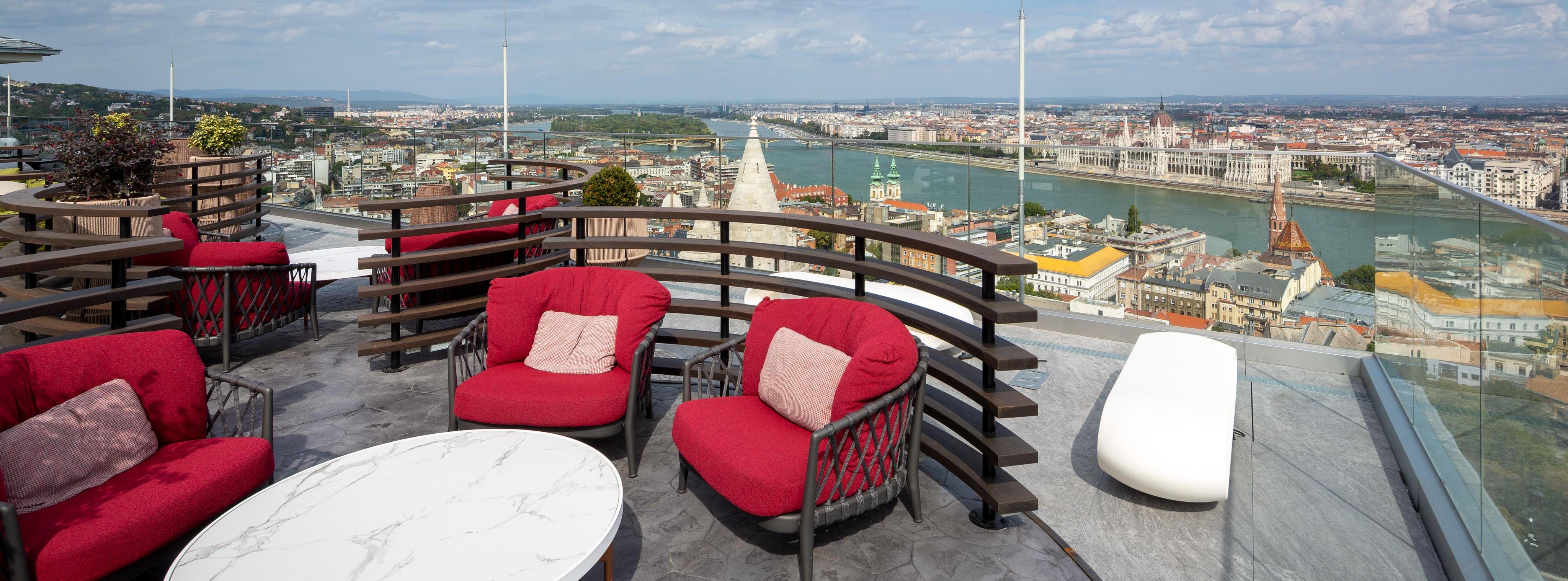 Atlas Concorde_Hilton Sky Bar_Hungary_005