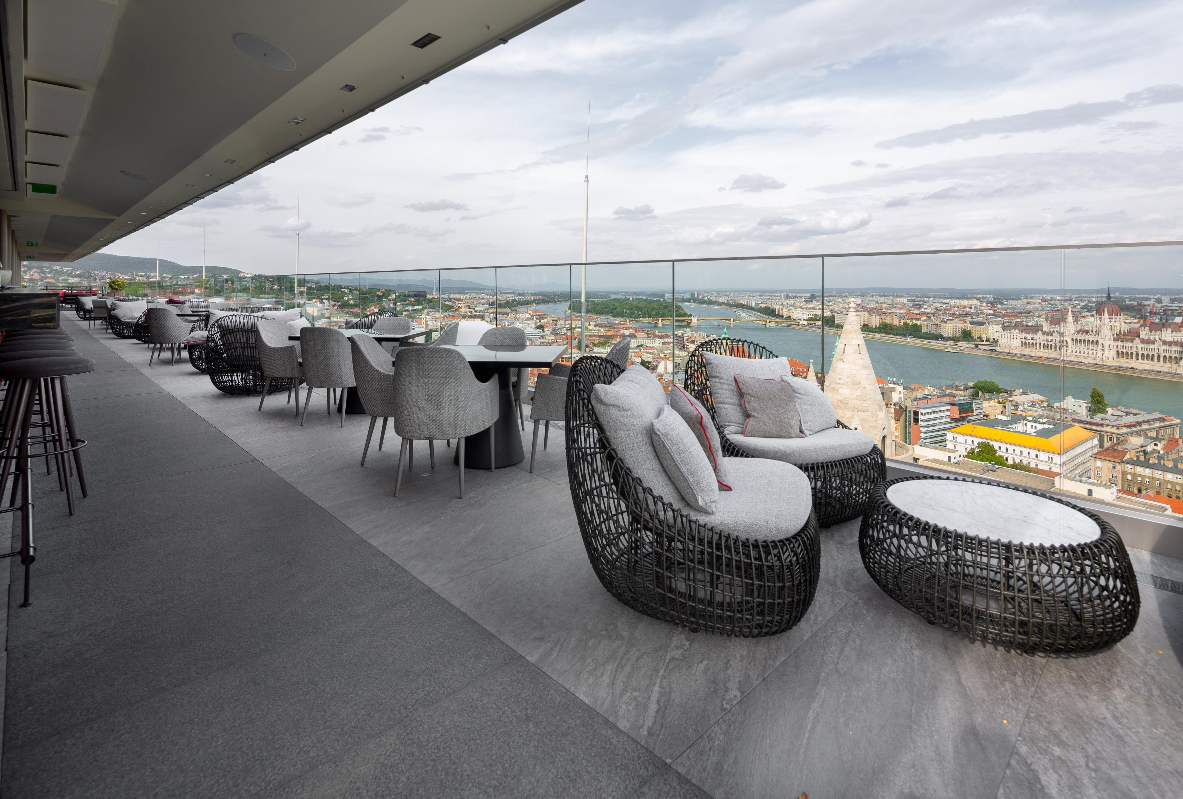 Atlas Concorde_Hilton Sky Bar_Hungary_014