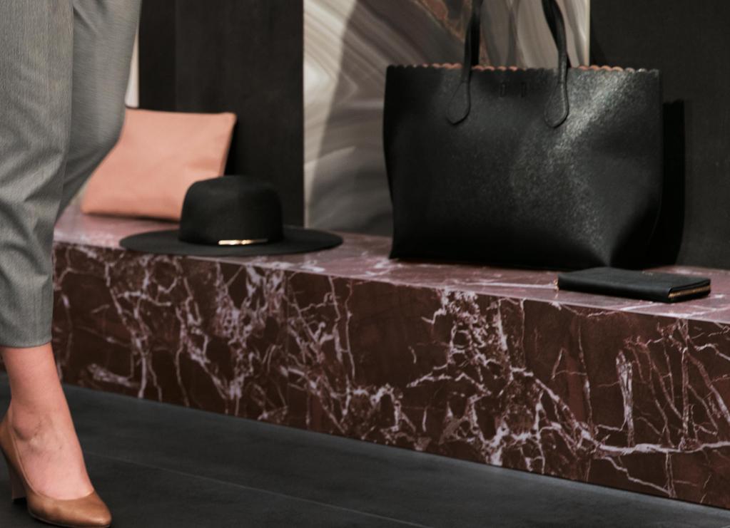 Pavimento in Gres Porcellanato Showroom Effetto cemento Nero