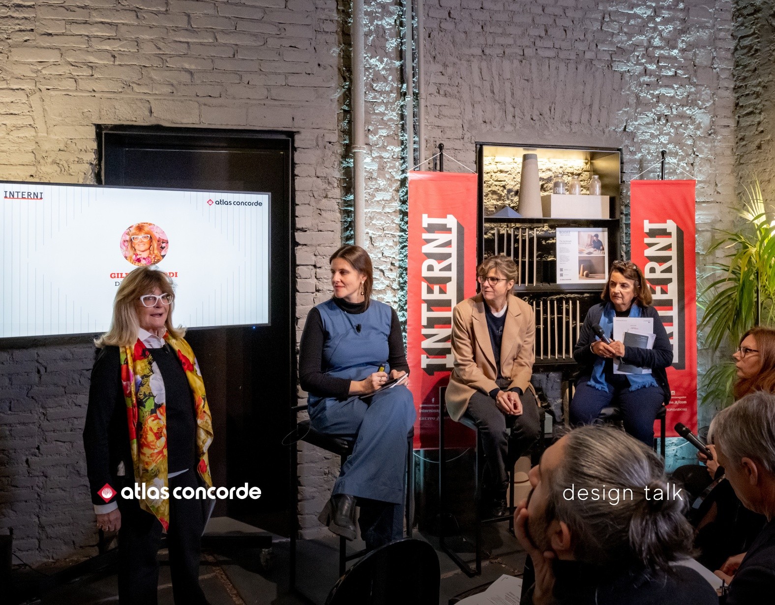 News - talk studio mi interni