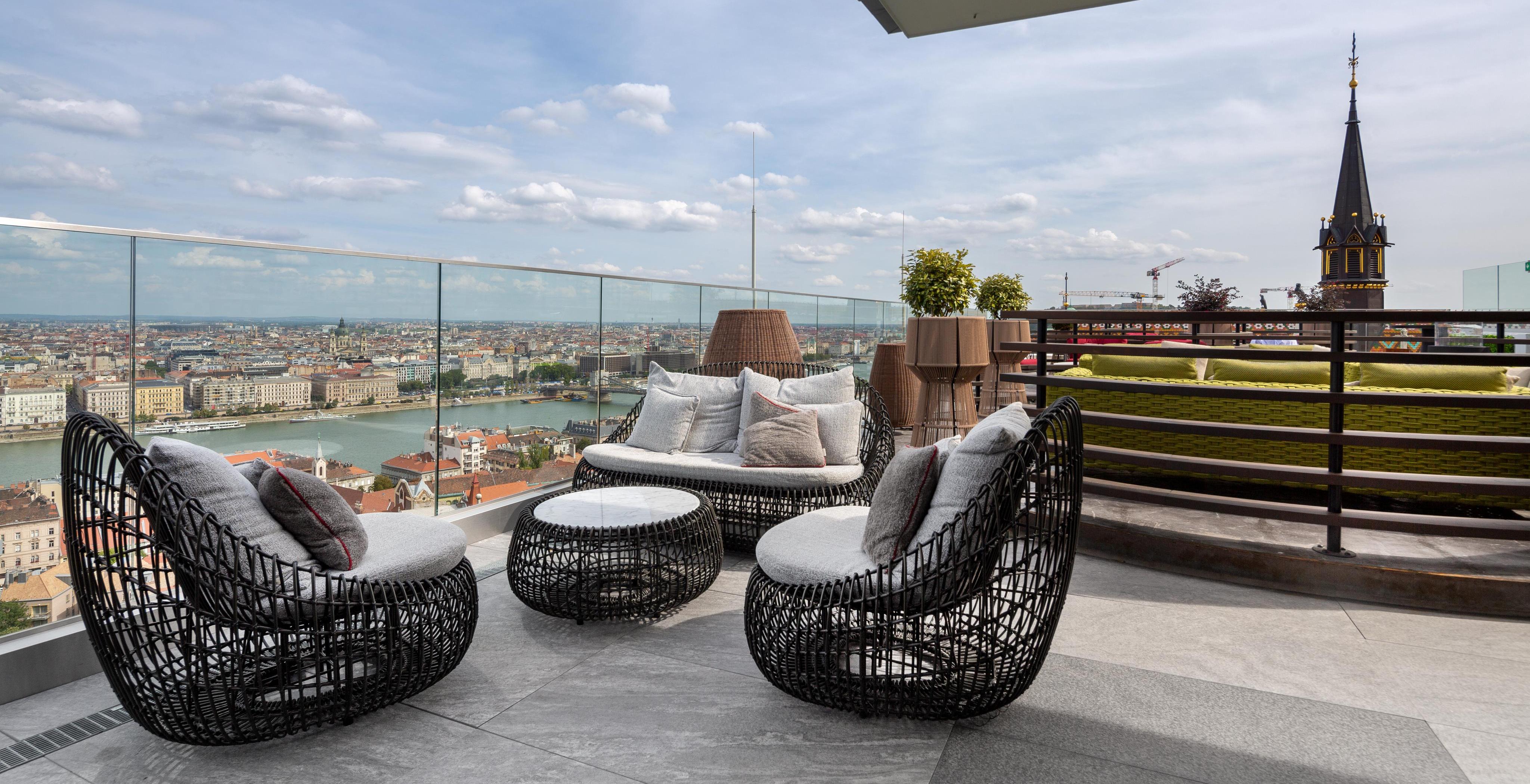 Atlas Concorde_Hilton Sky Bar_Hungary_008
