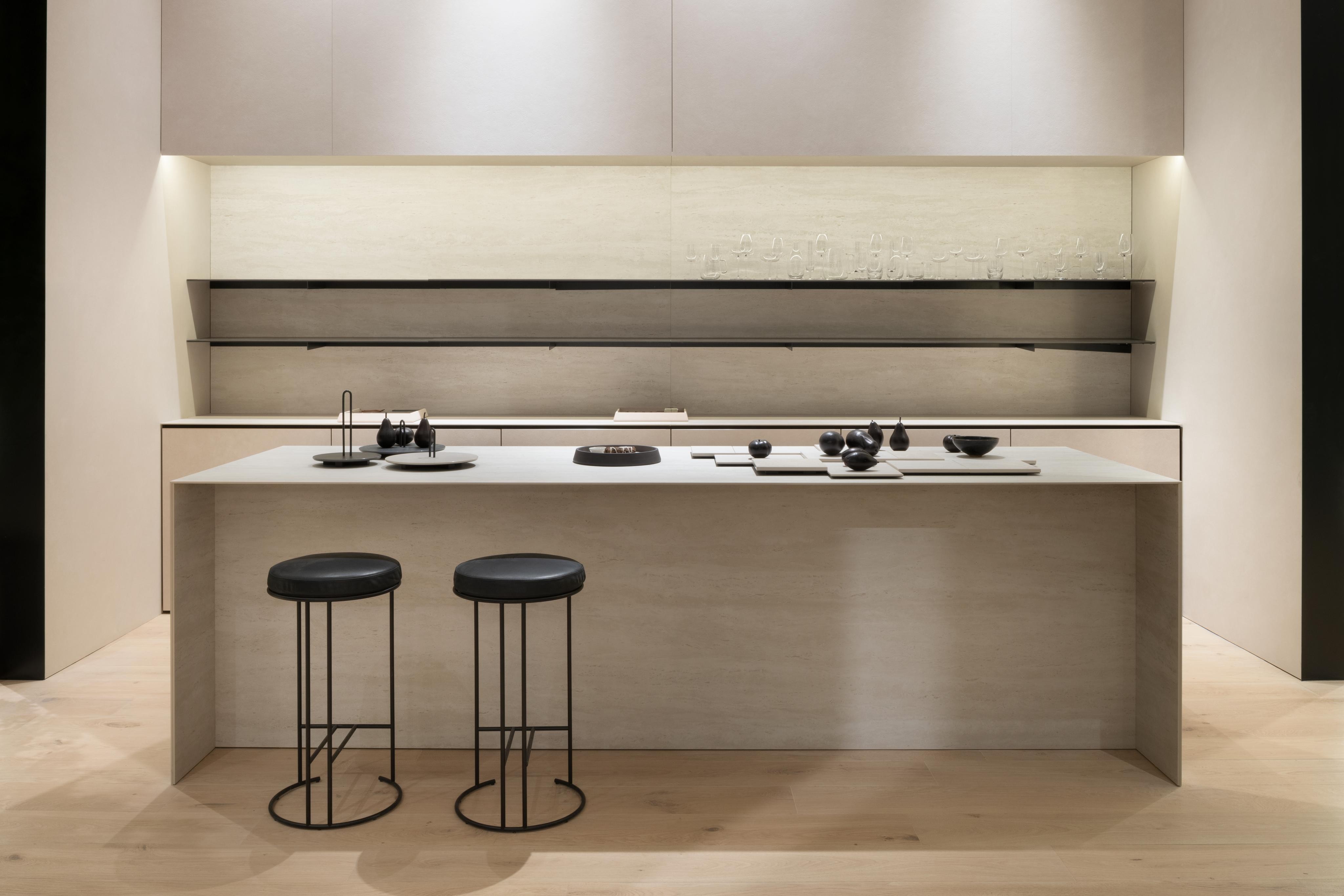 06_atlas_stand_042025