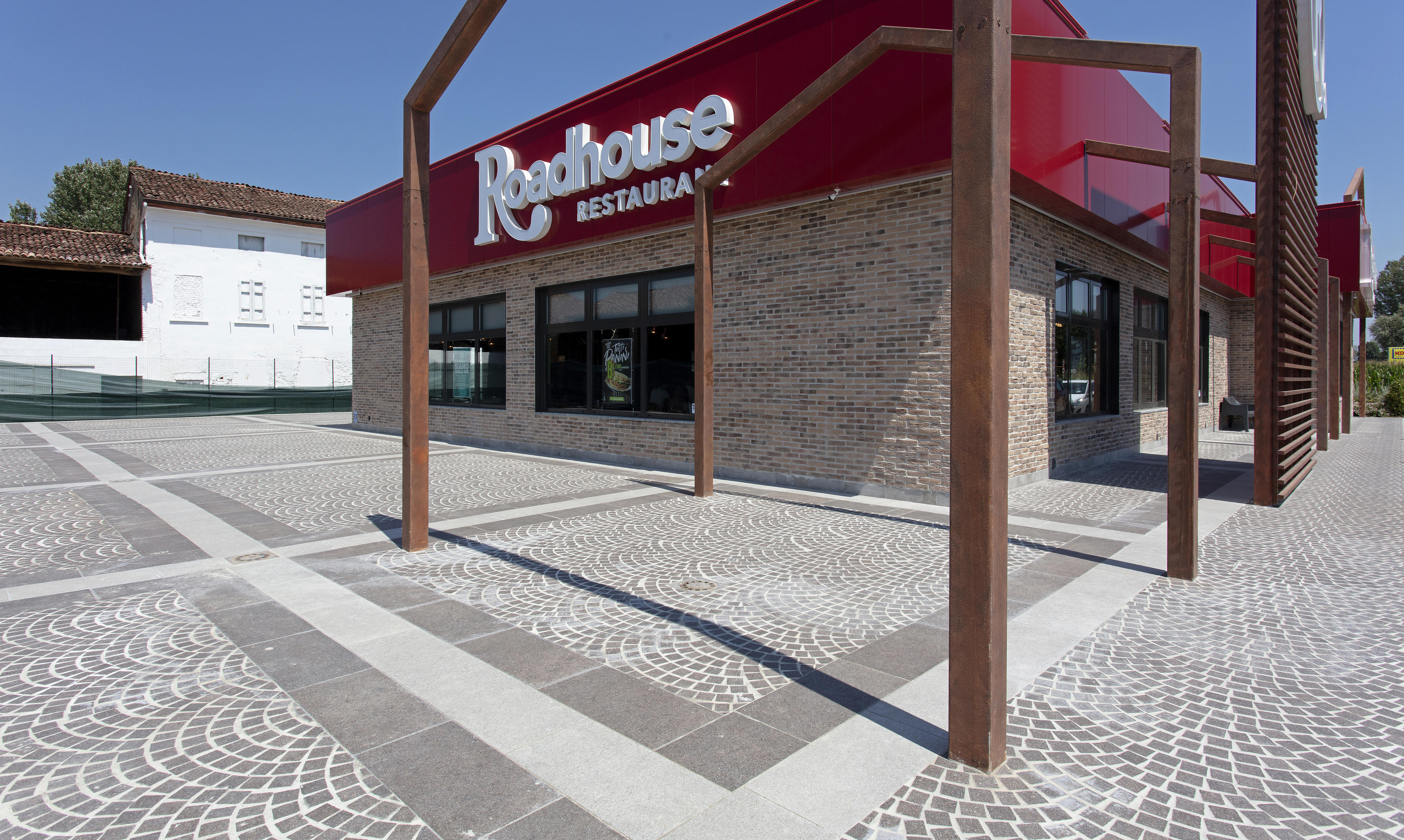 ROADHOUSE 005