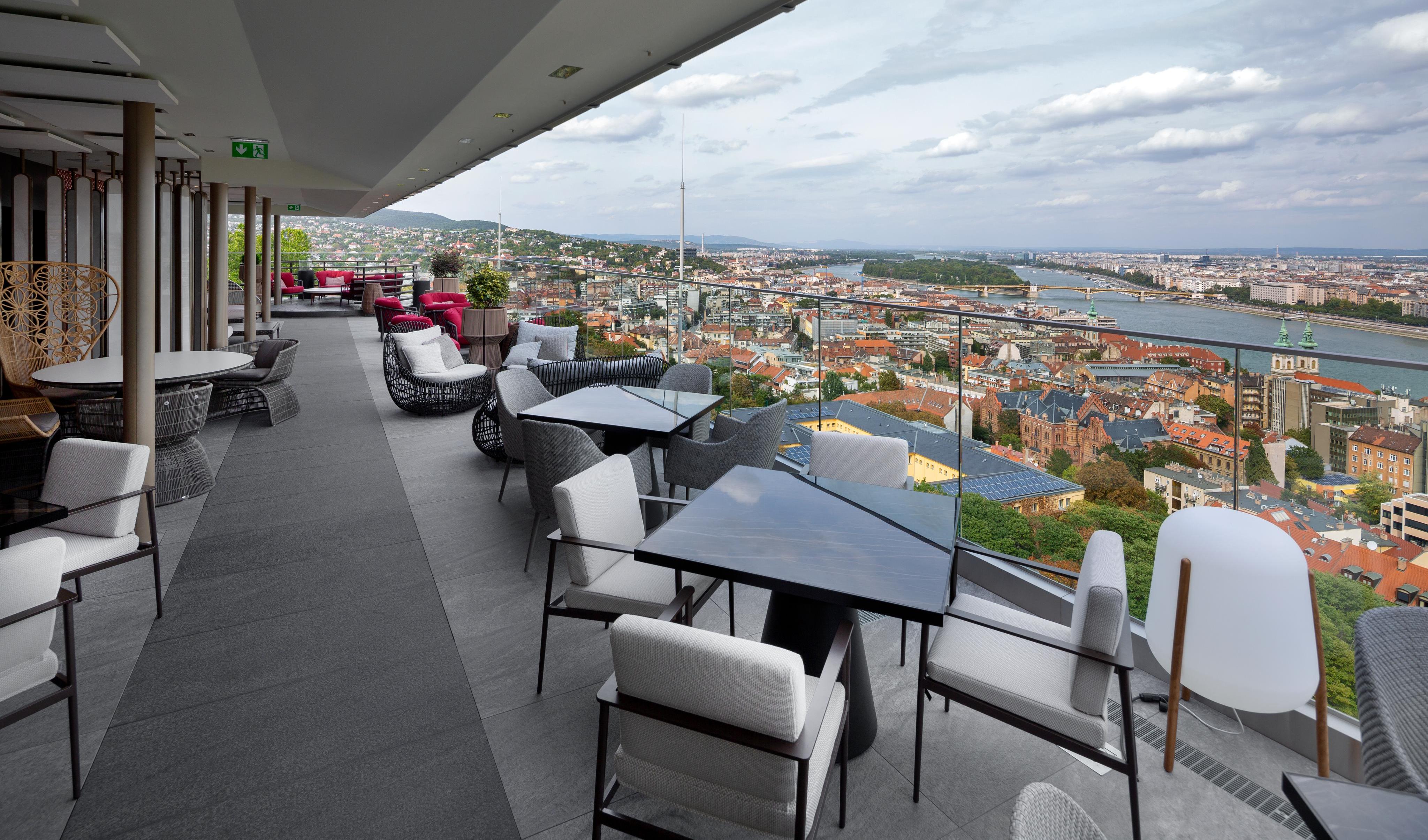 Atlas Concorde_Hilton Sky Bar_Hungary_009