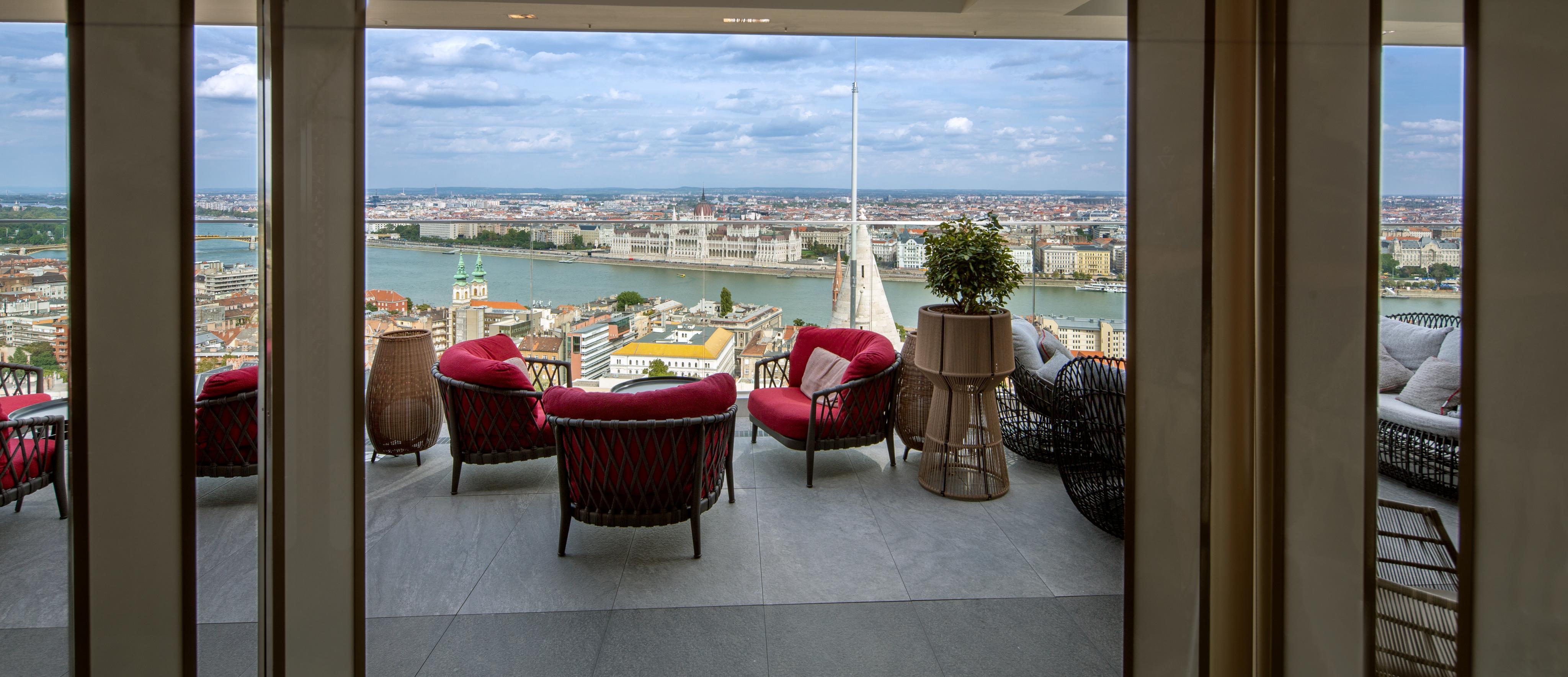 Atlas Concorde_Hilton Sky Bar_Hungary_012