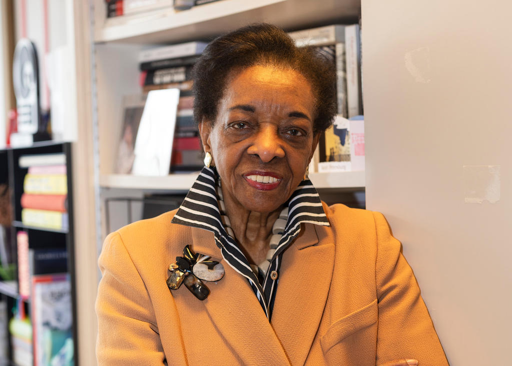 Marva Portrait Office _2
